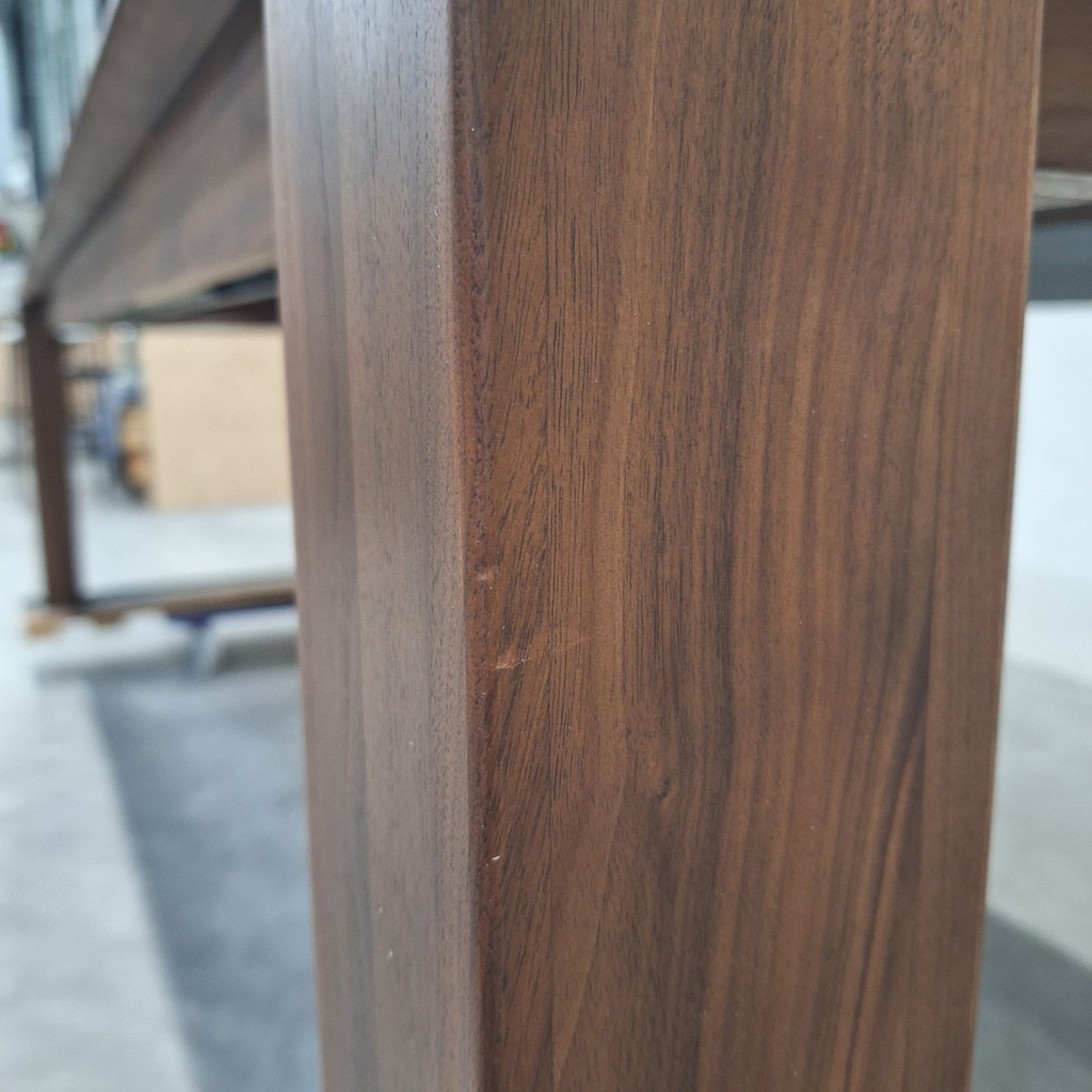 Slice extendable dining table