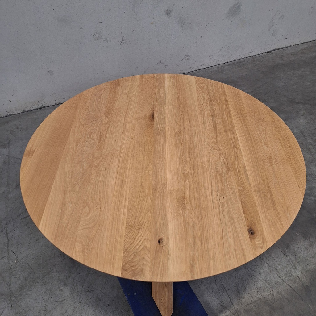 Circle dining table