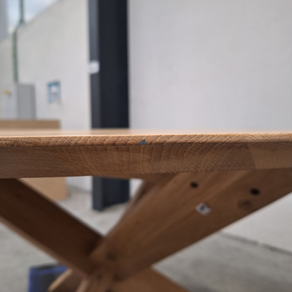 Circle dining table
