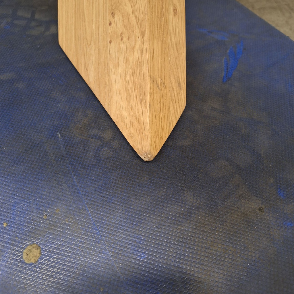 Circle dining table