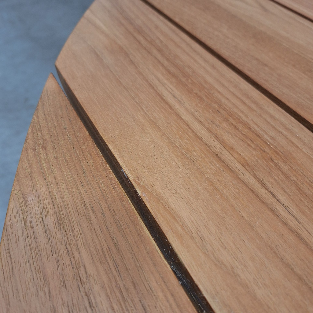Circle outdoor dining table