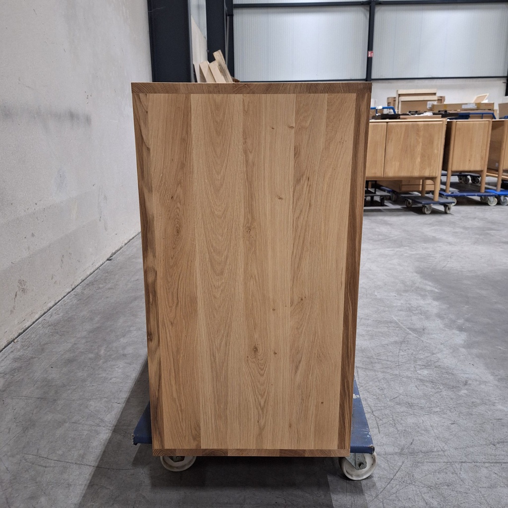 Shadow sideboard