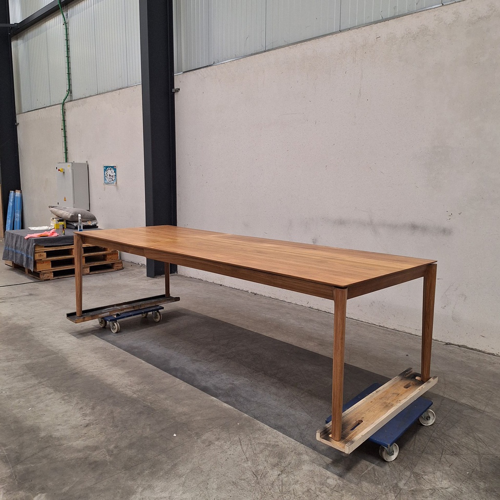 Bok extendable dining table