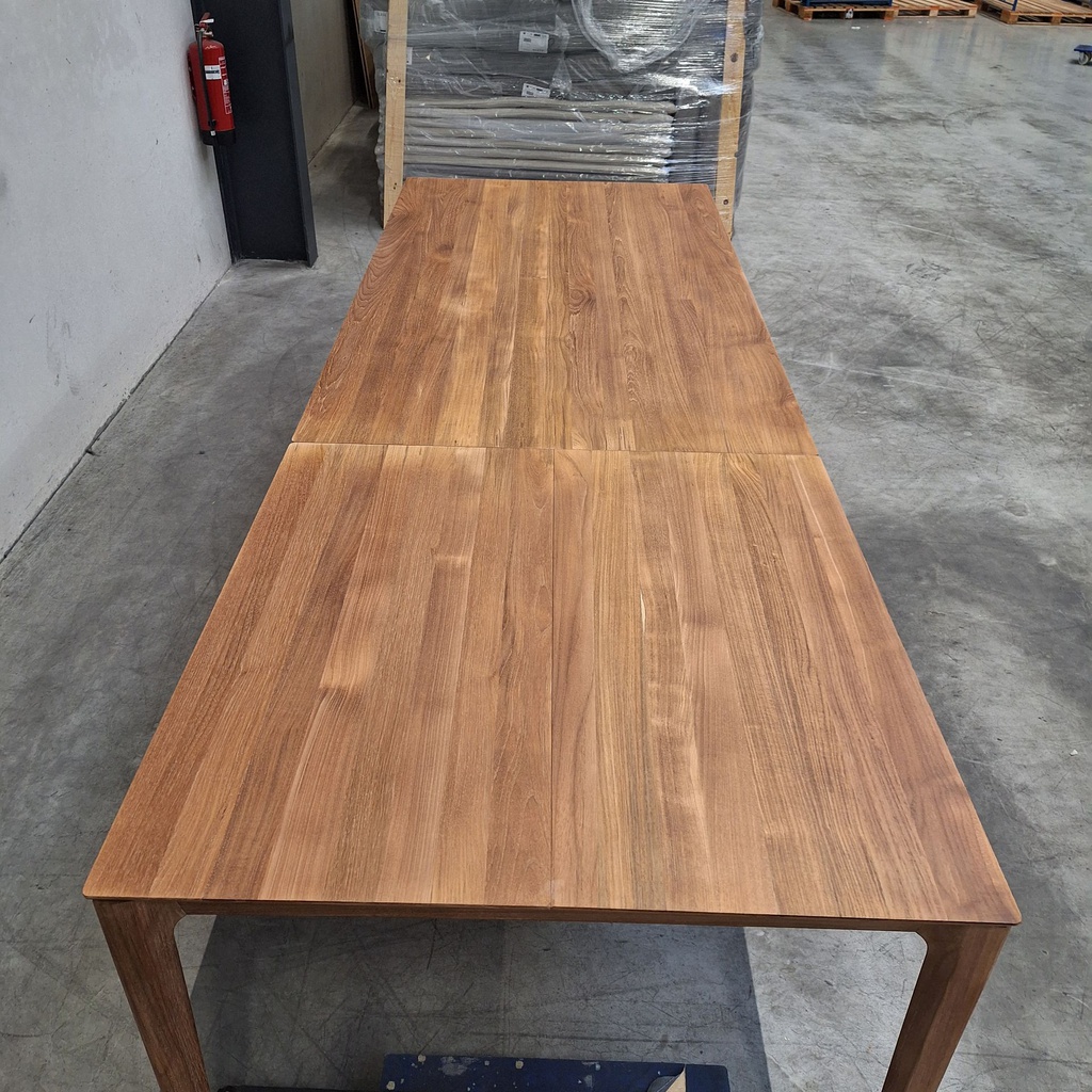 Bok extendable dining table