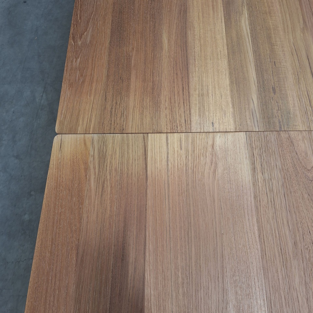 Bok extendable dining table