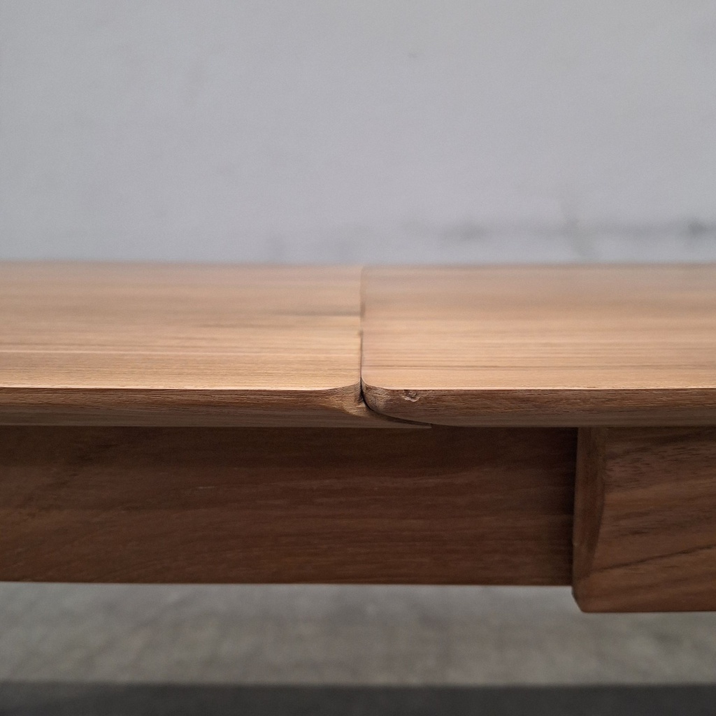 Bok extendable dining table