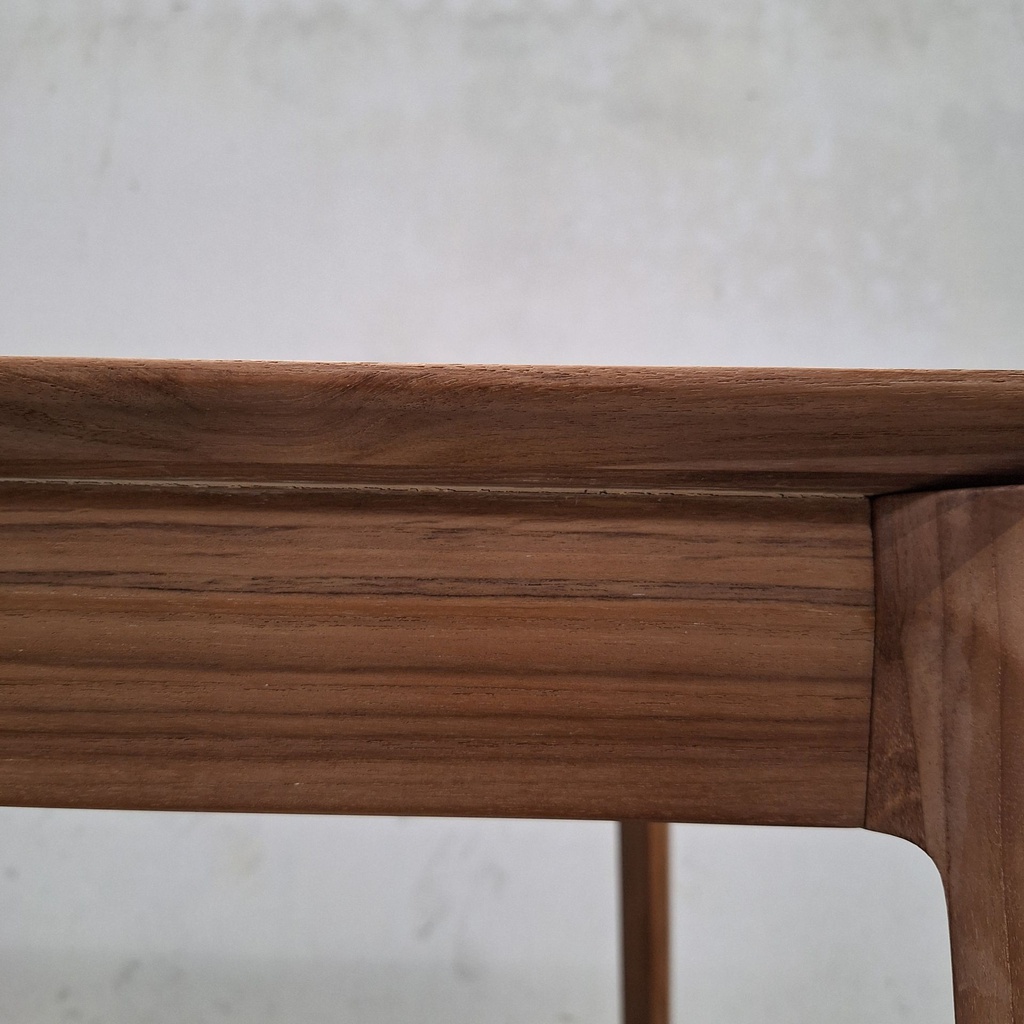 Bok extendable dining table
