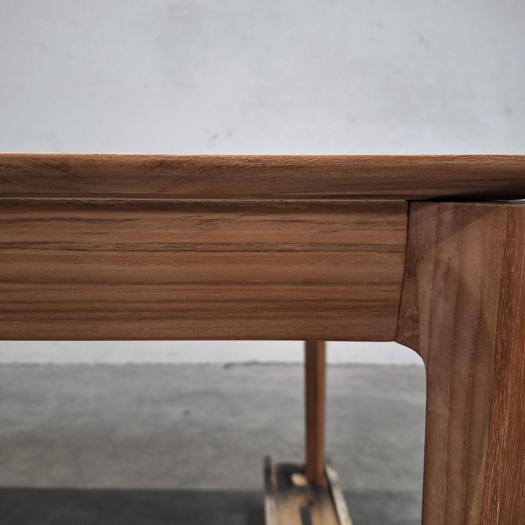 Bok extendable dining table