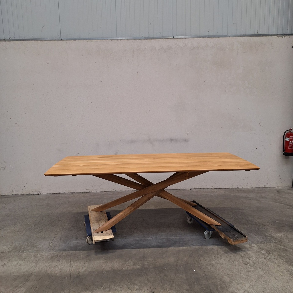 Mikado outdoor dining table