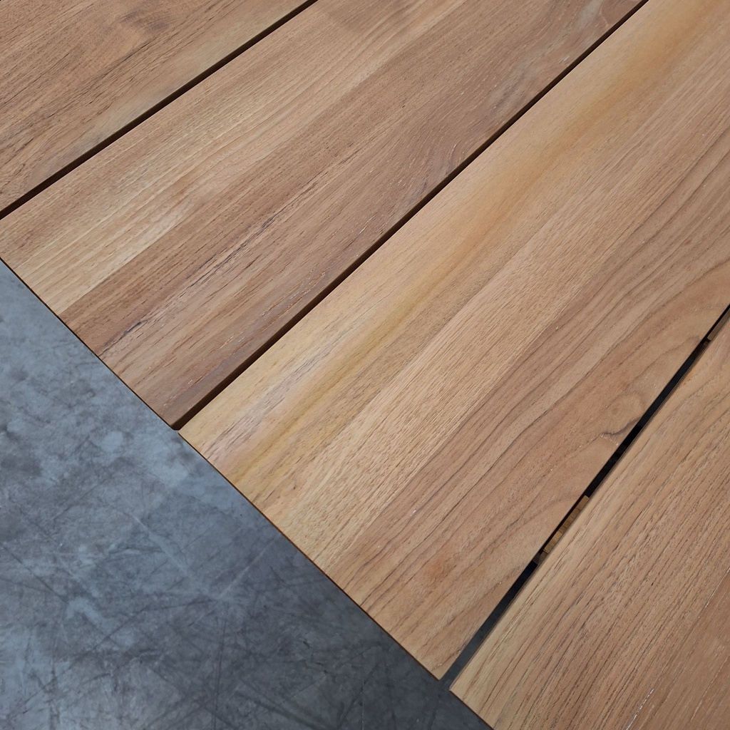 Mikado outdoor dining table