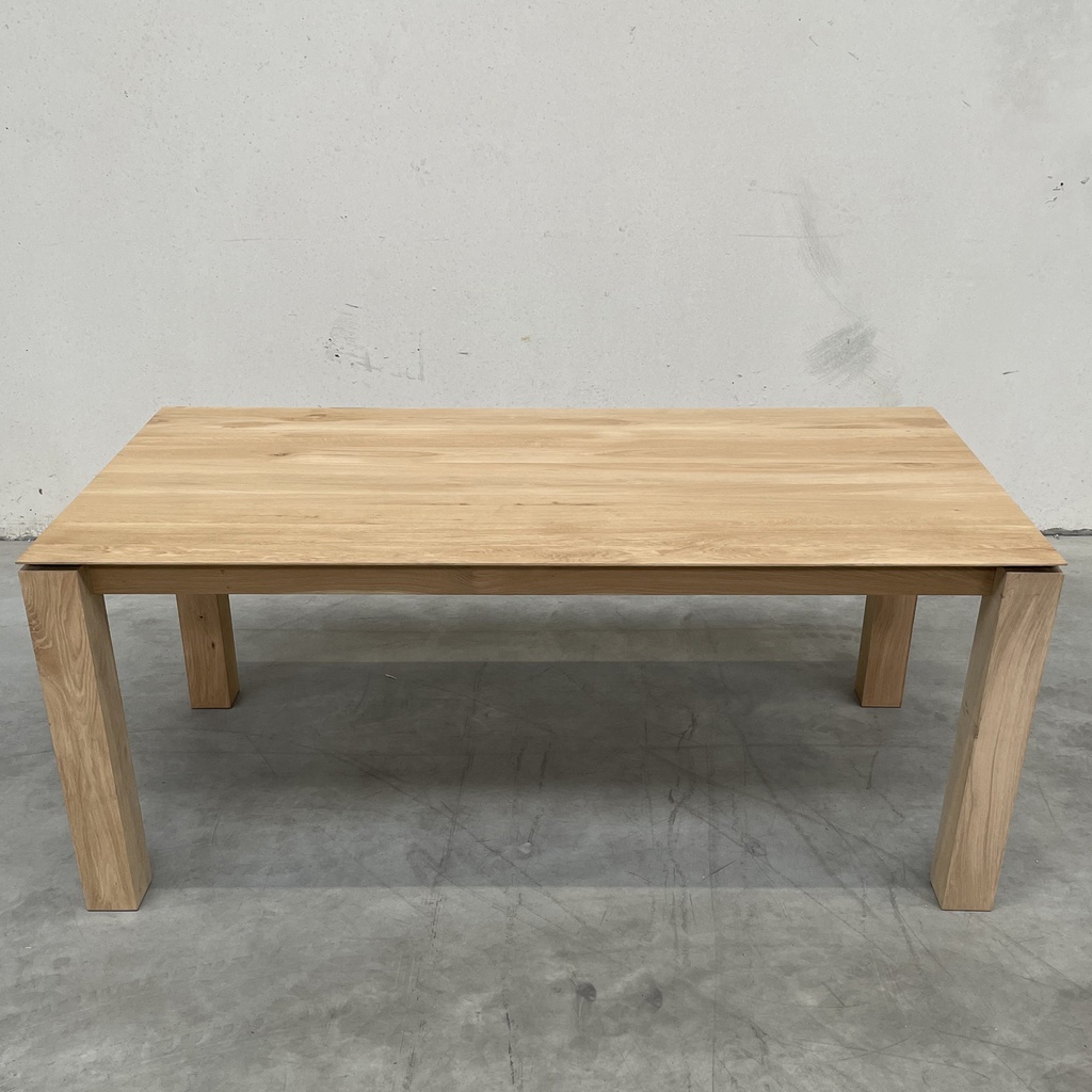 Slice dining table