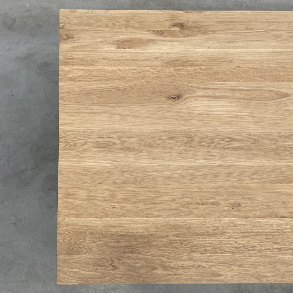 Slice dining table