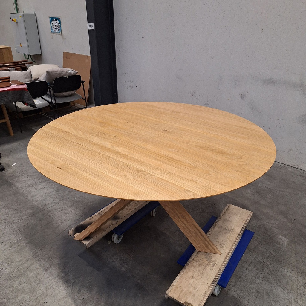 Circle dining table