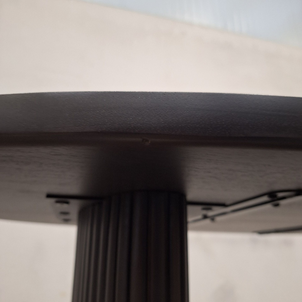 Boomerang desk