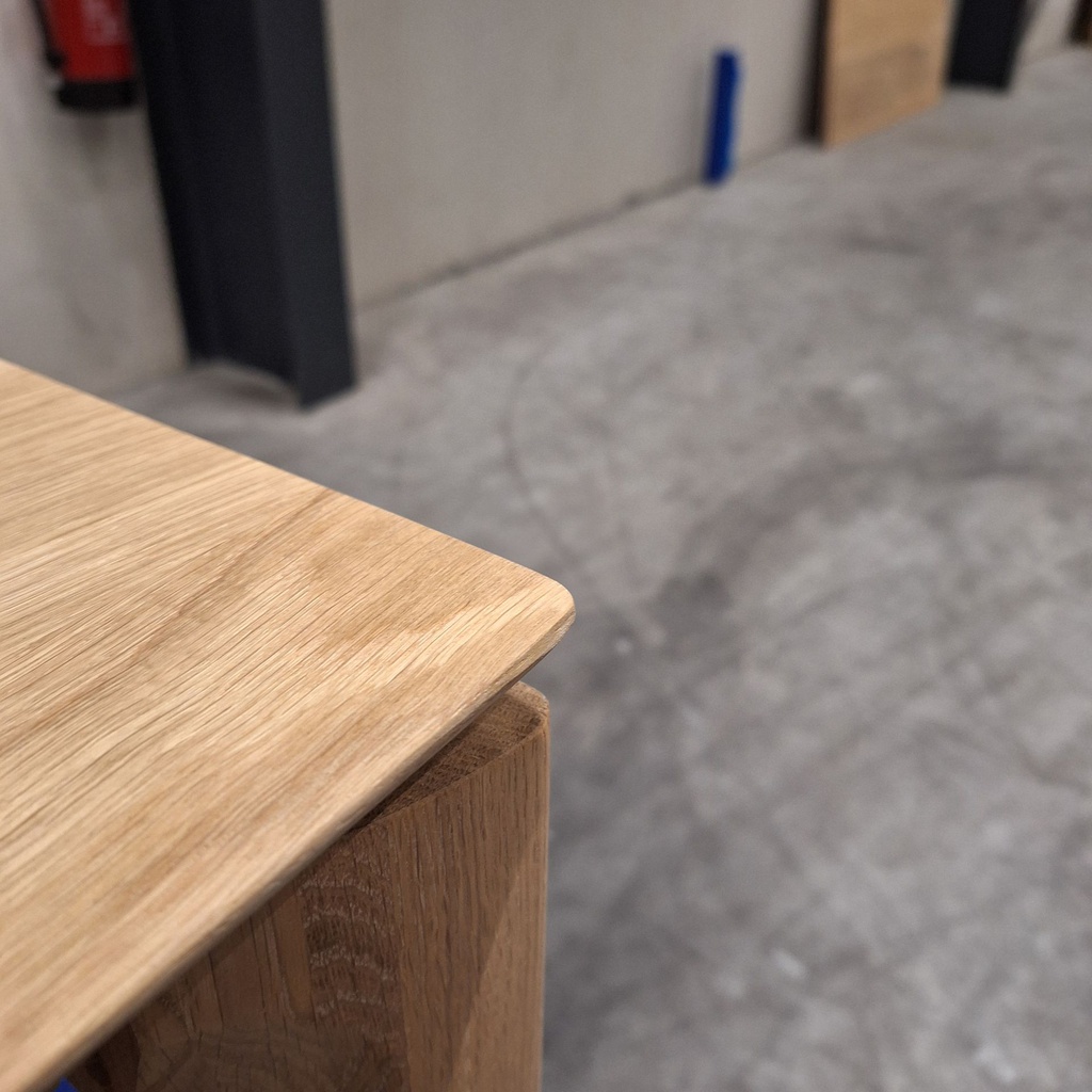 Bok extendable dining table