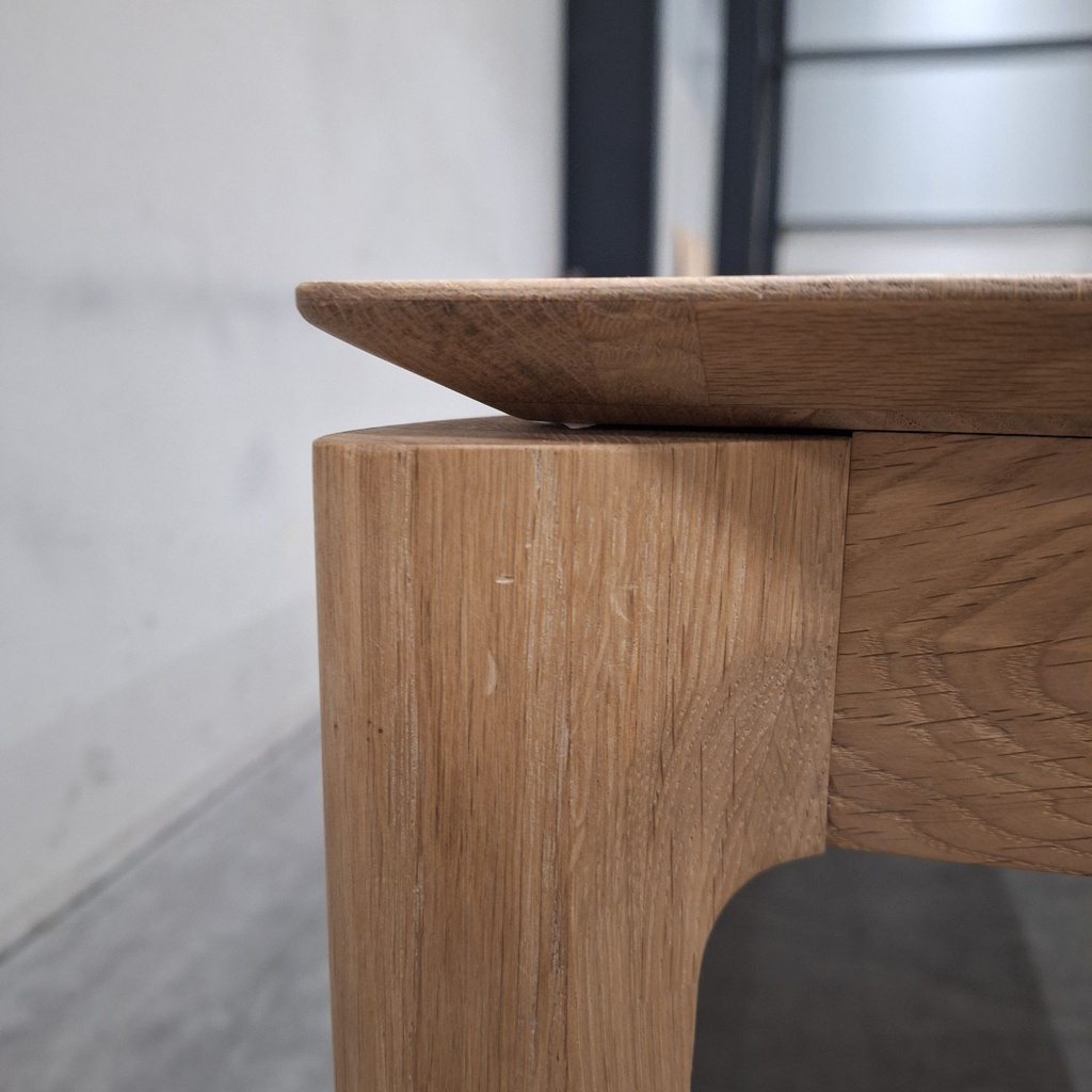 Bok extendable dining table