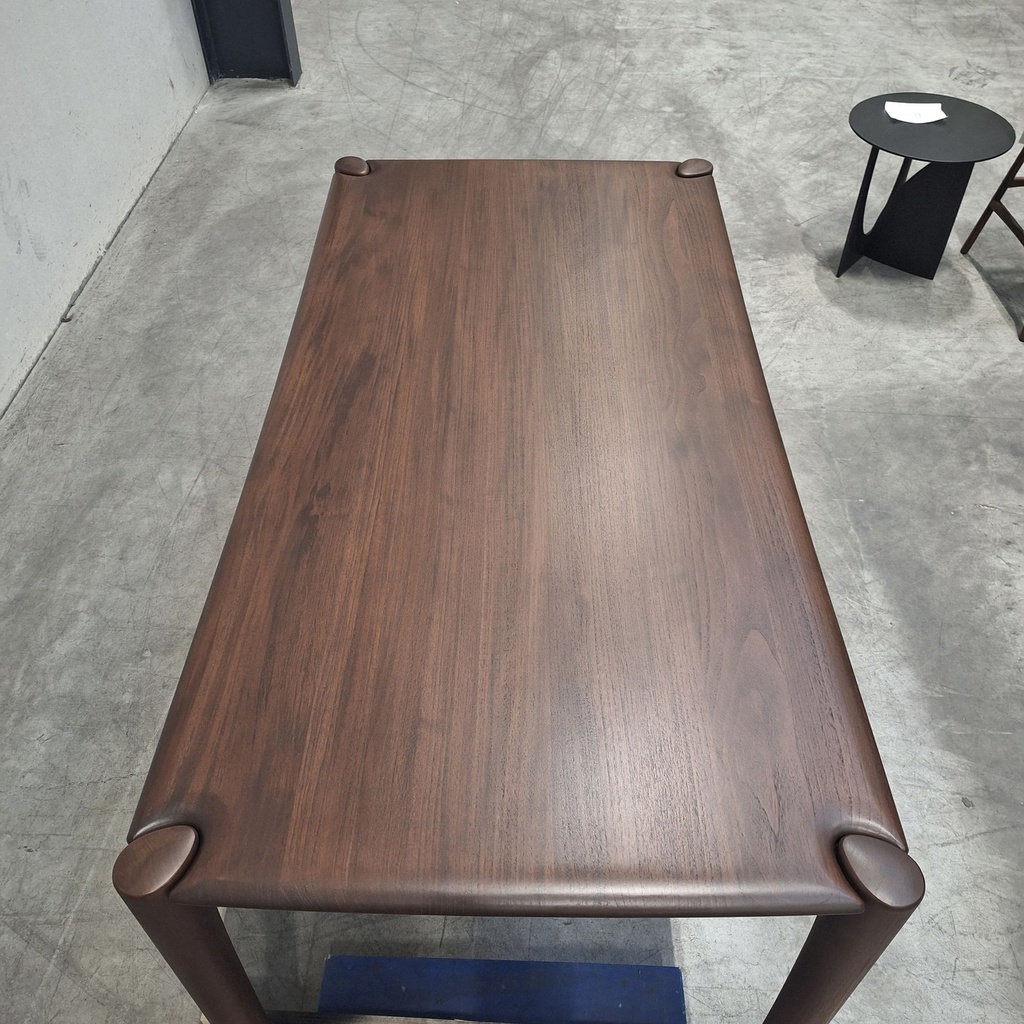 PI dining table