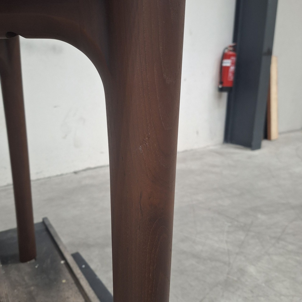 PI dining table