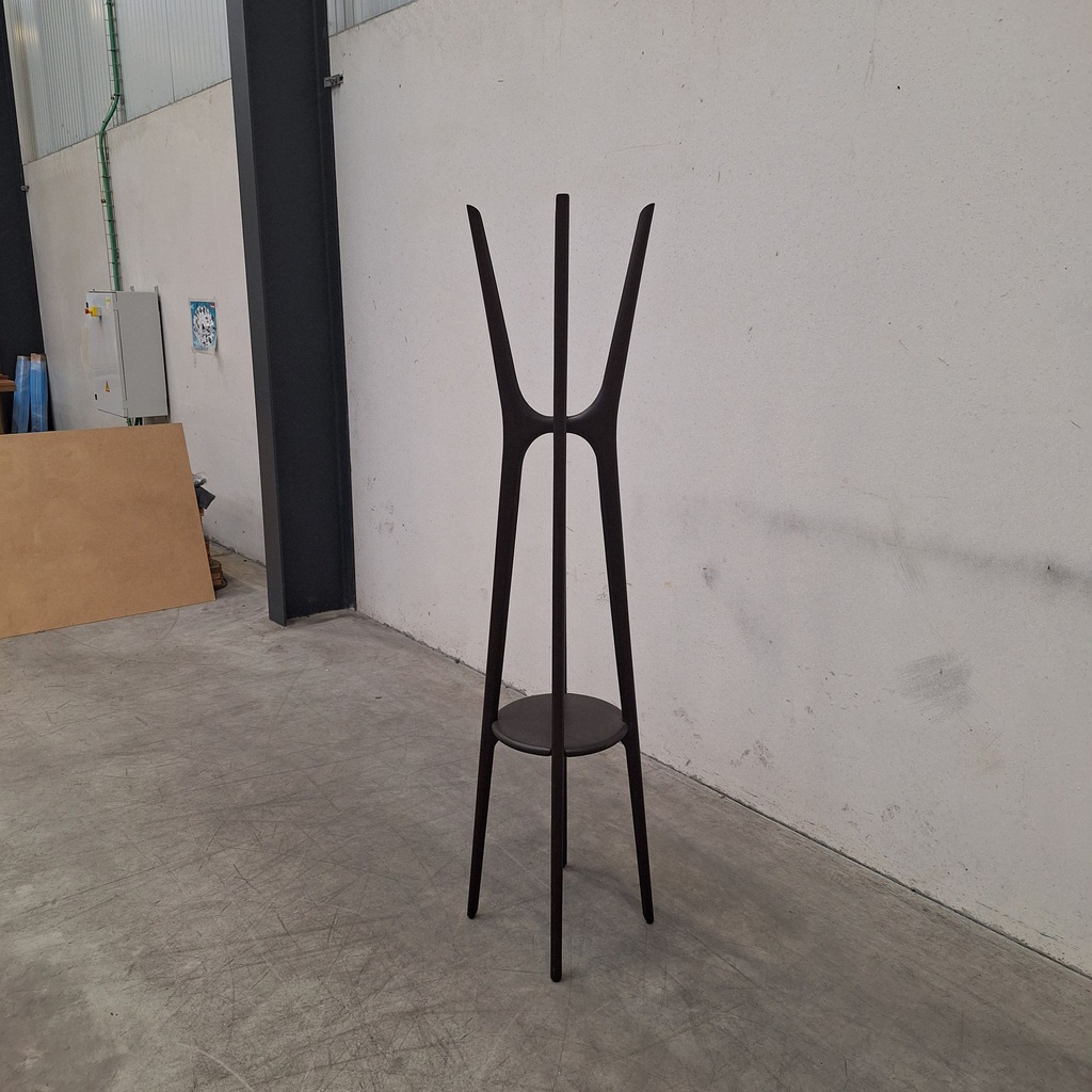 PI coat stand
