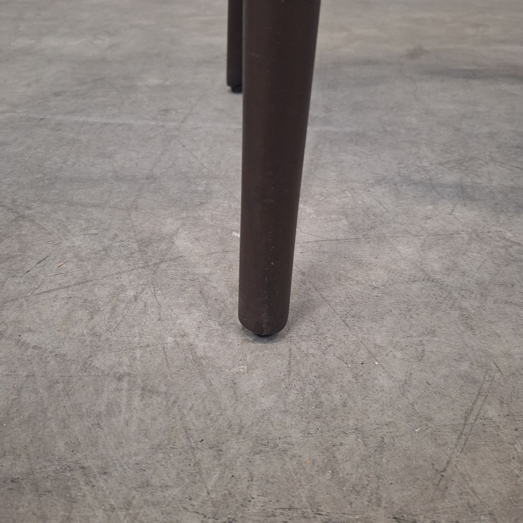 PI coat stand