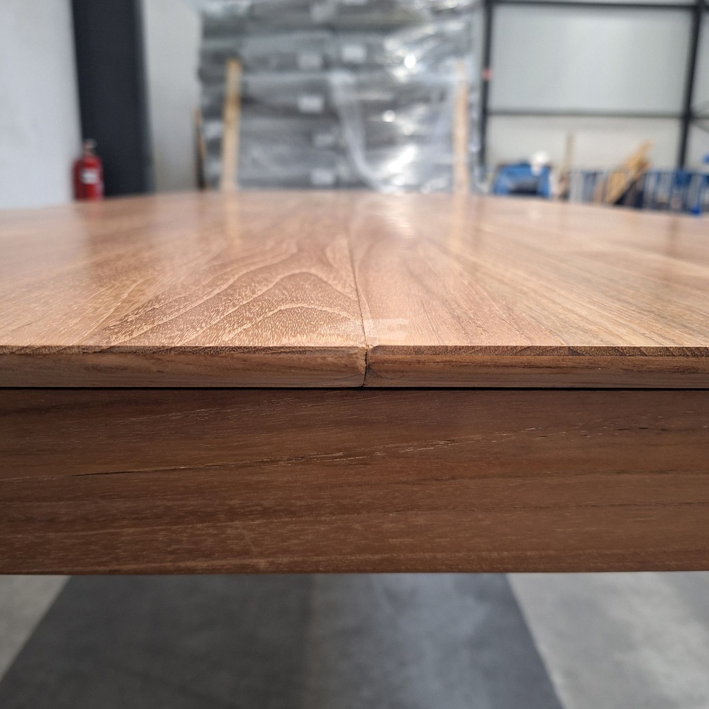 Bok extendable dining table
