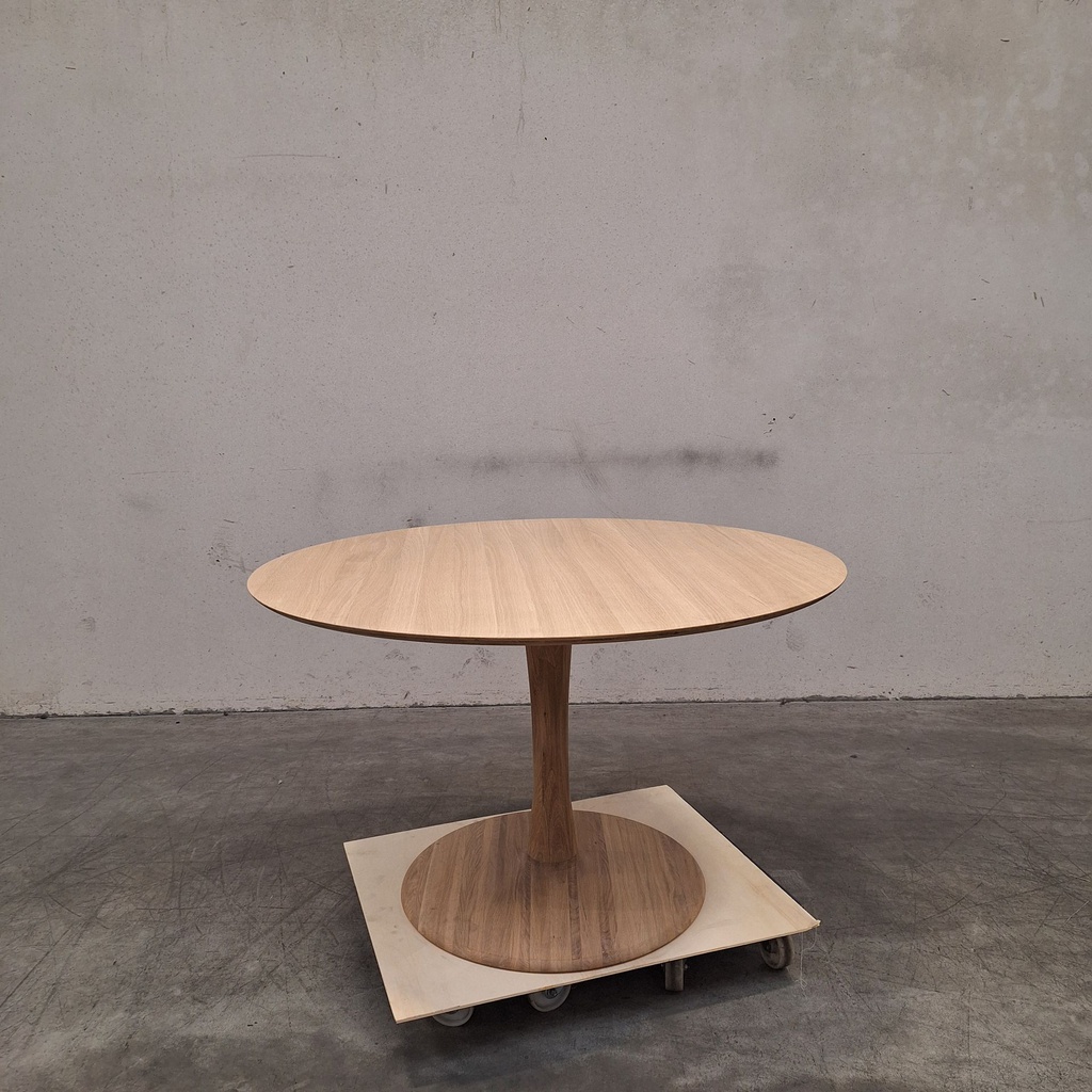 Torsion dining table