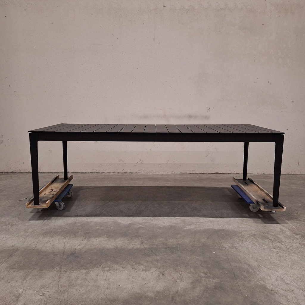 Bok outdoor dining table