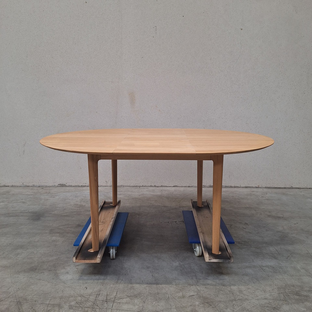 Bok round extendable dining table