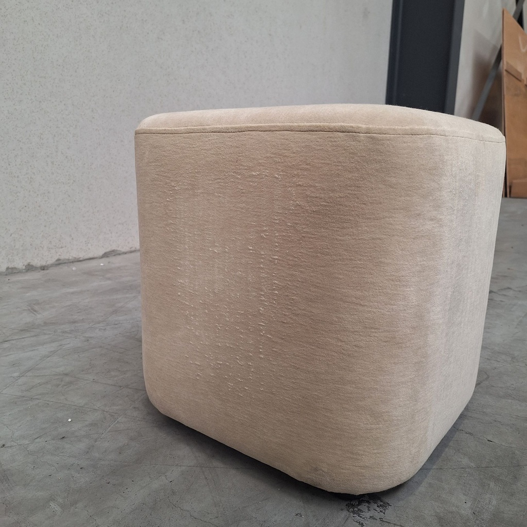 Cube pouf