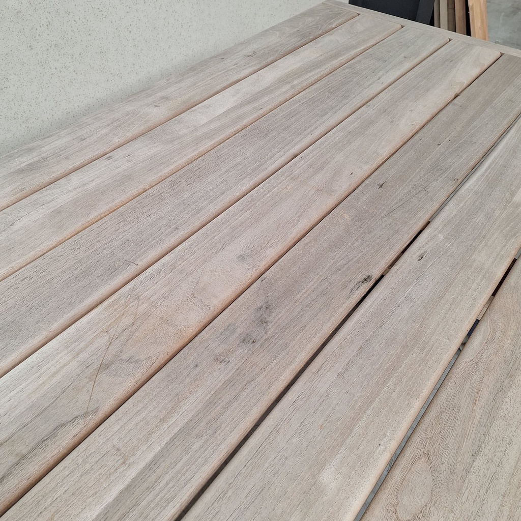 Jack outdoor dining table
