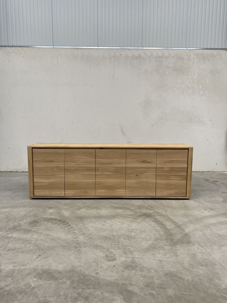 Shadow sideboard