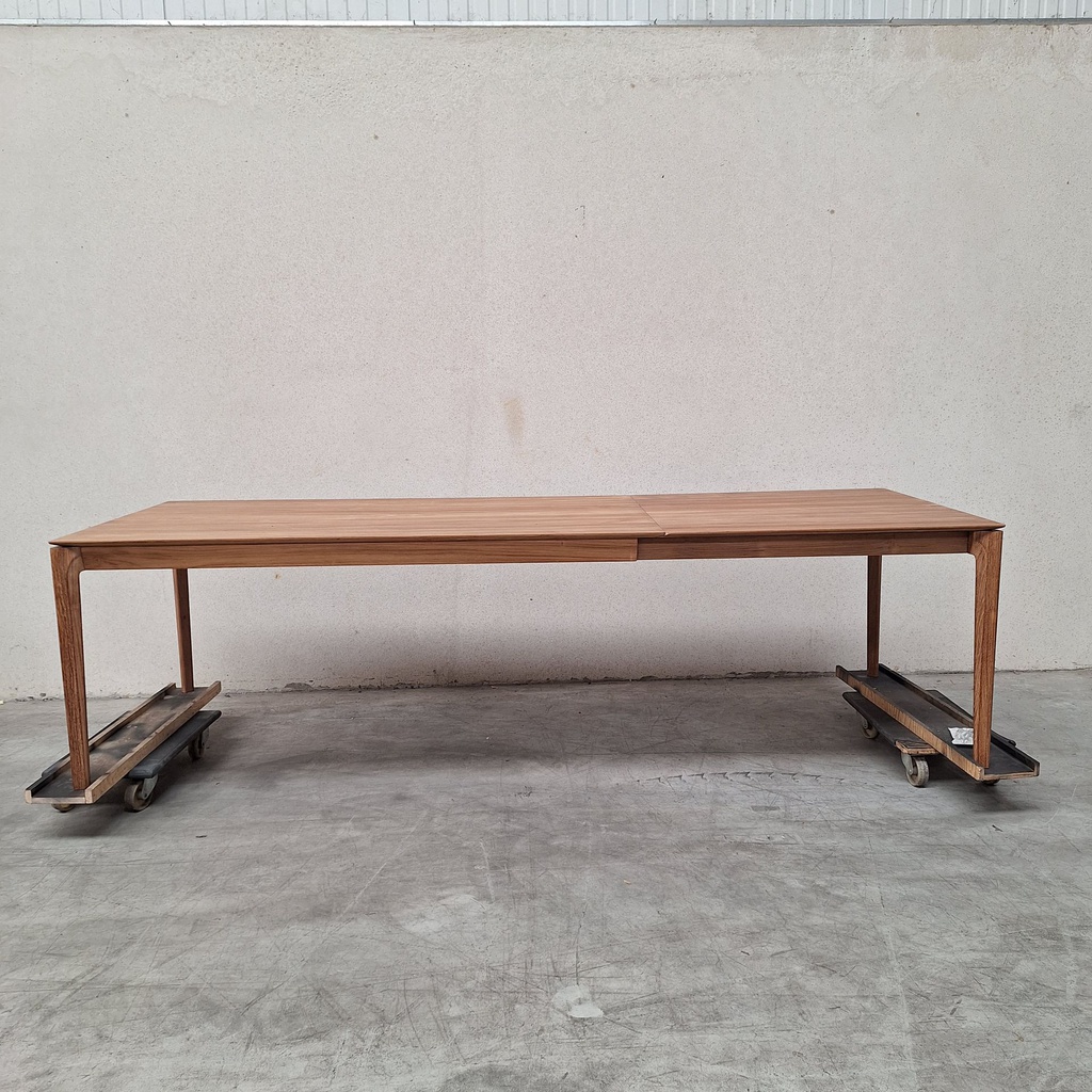 Bok extendable dining table
