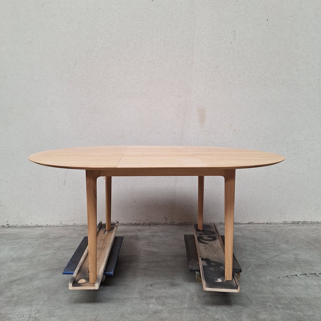 Bok round extendable dining table