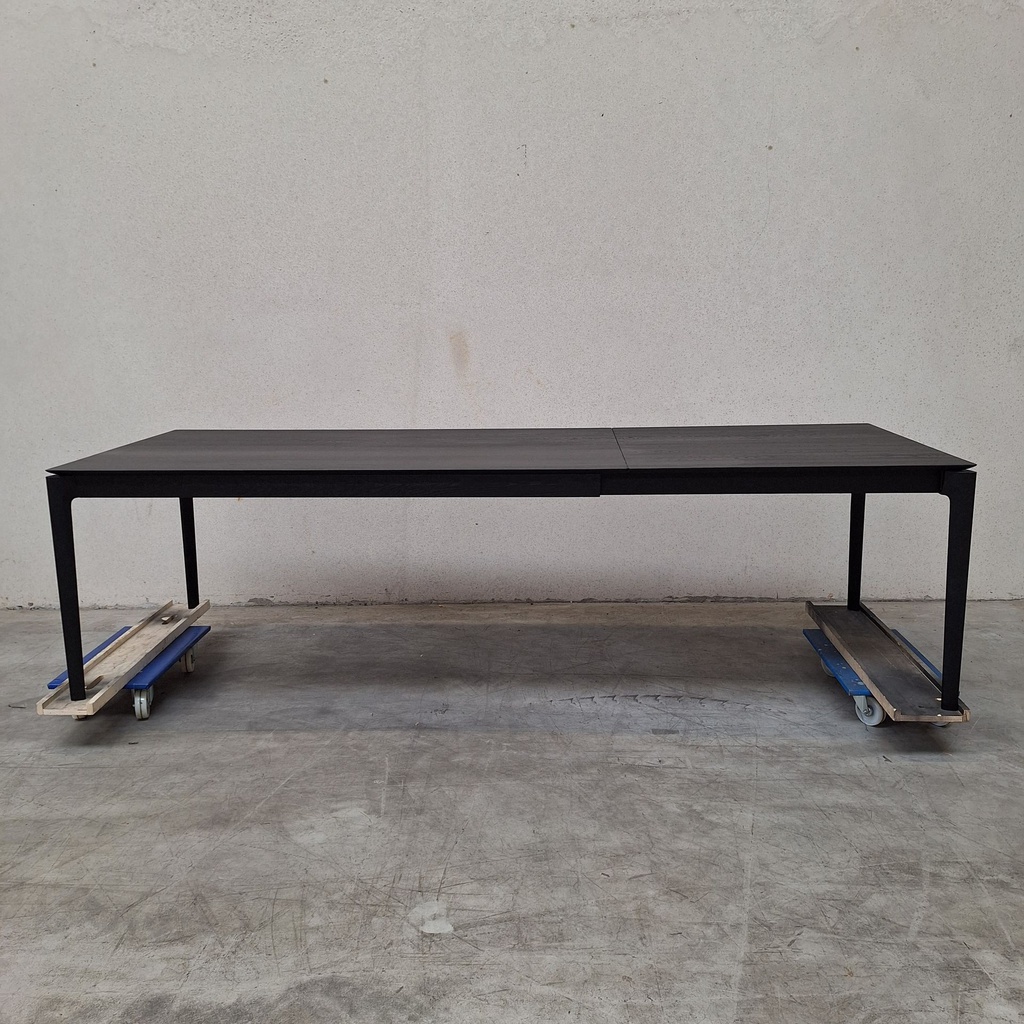 Bok extendable dining table
