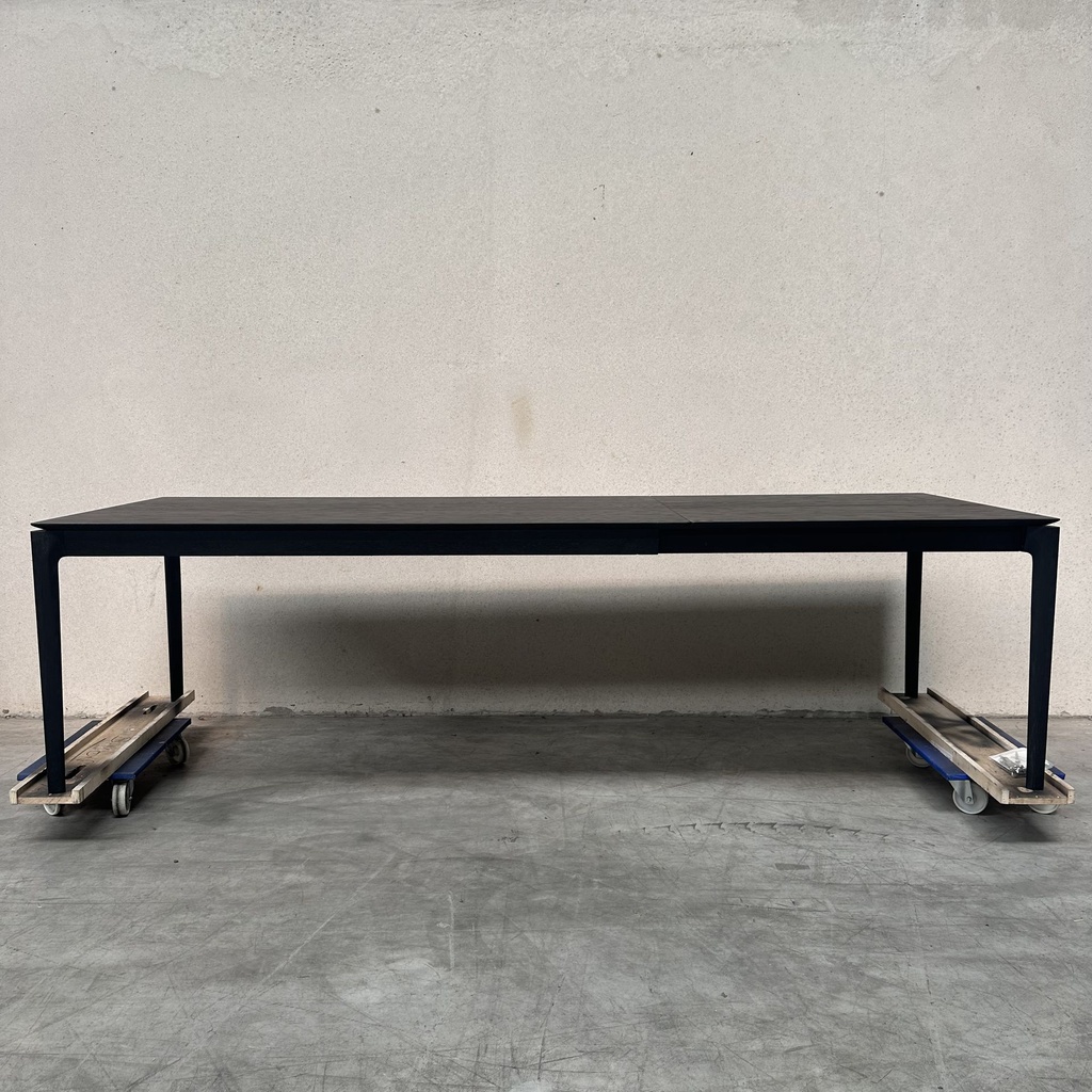 Bok extendable dining table