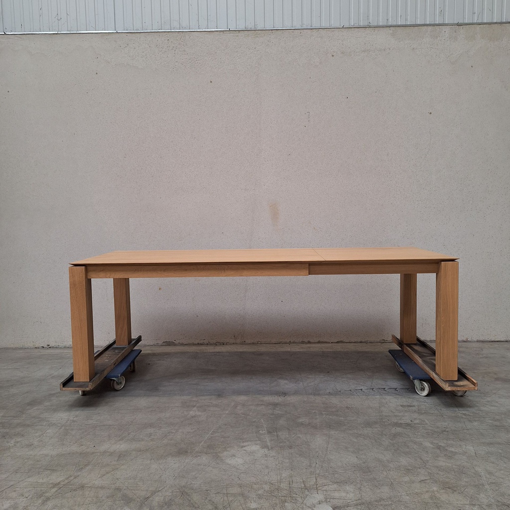 Slice extendable dining table