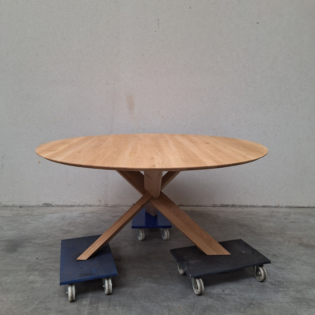 Circle dining table - 163cm