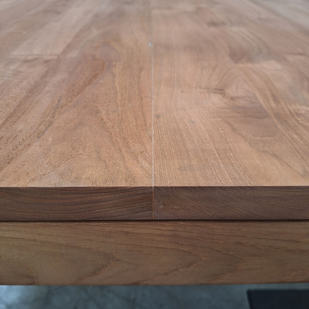 Kubus dining table - 140cm