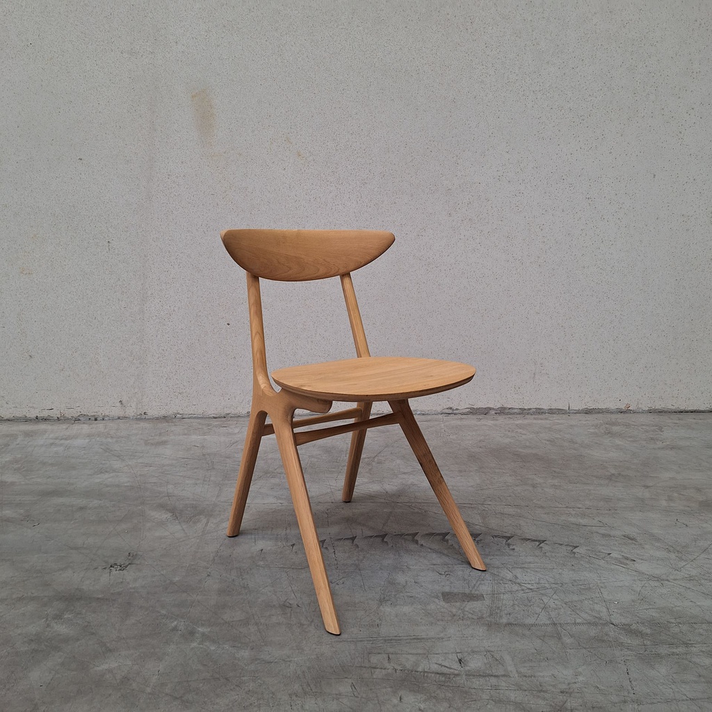 Eye dining chair