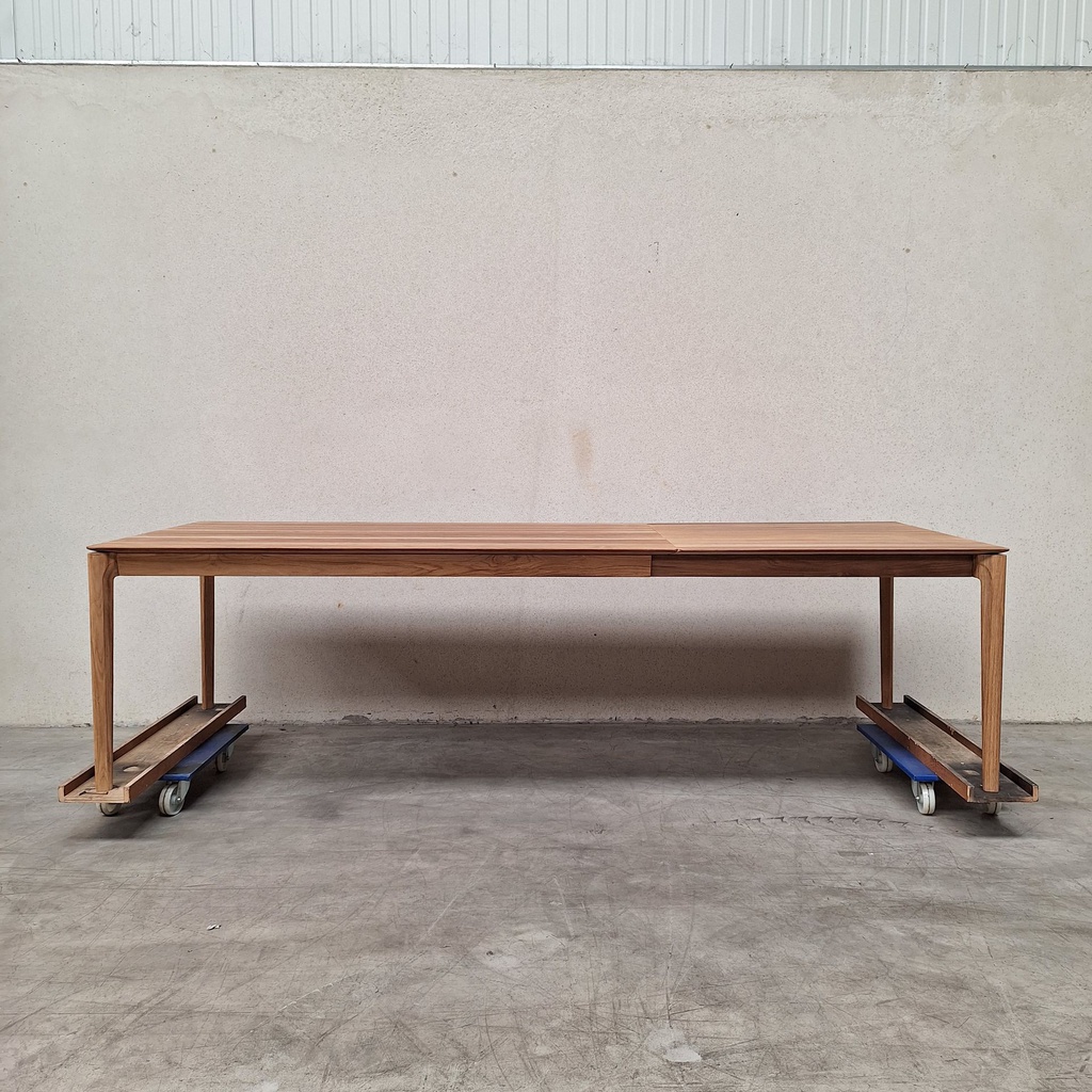 Bok extendable dining table