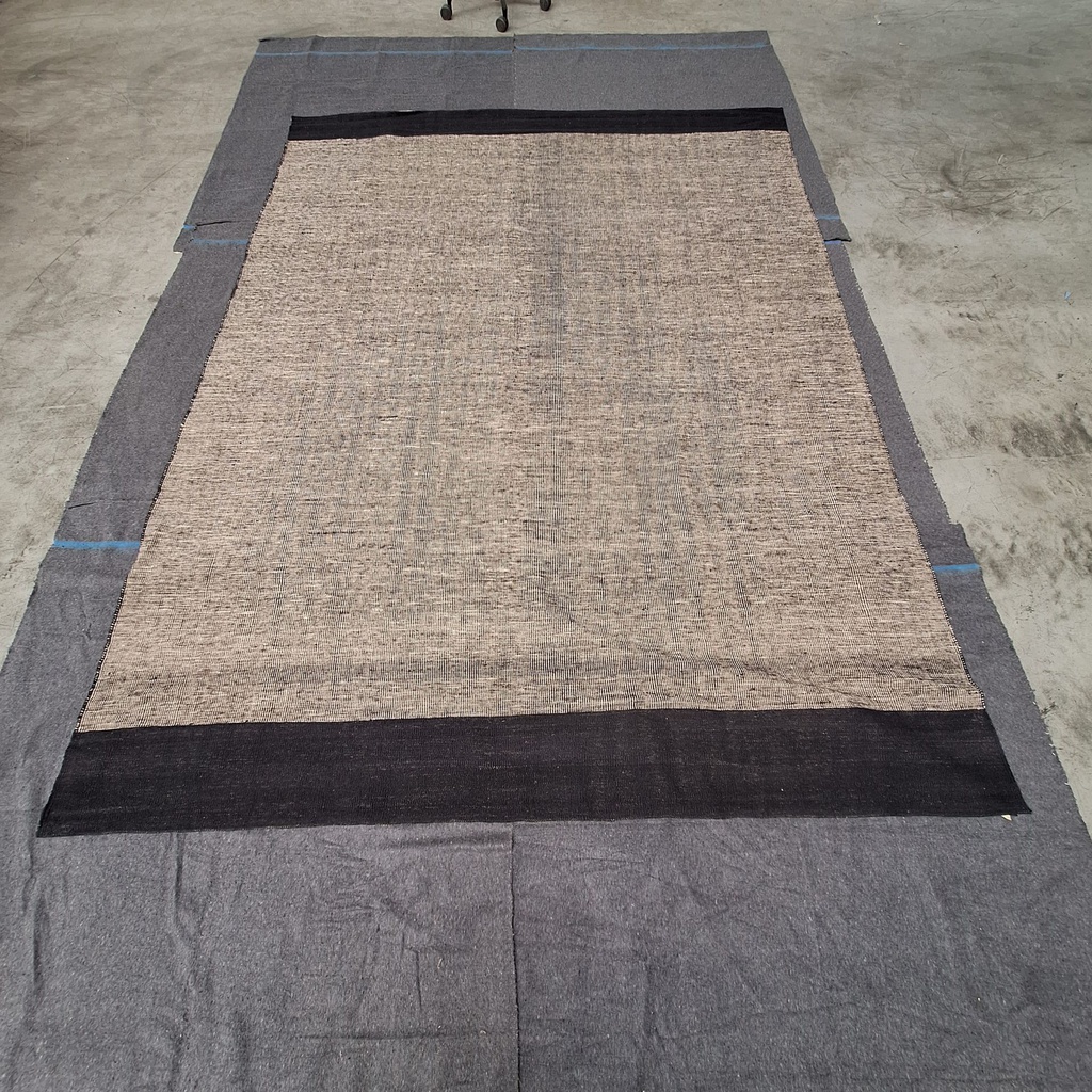 Dots kilim rug