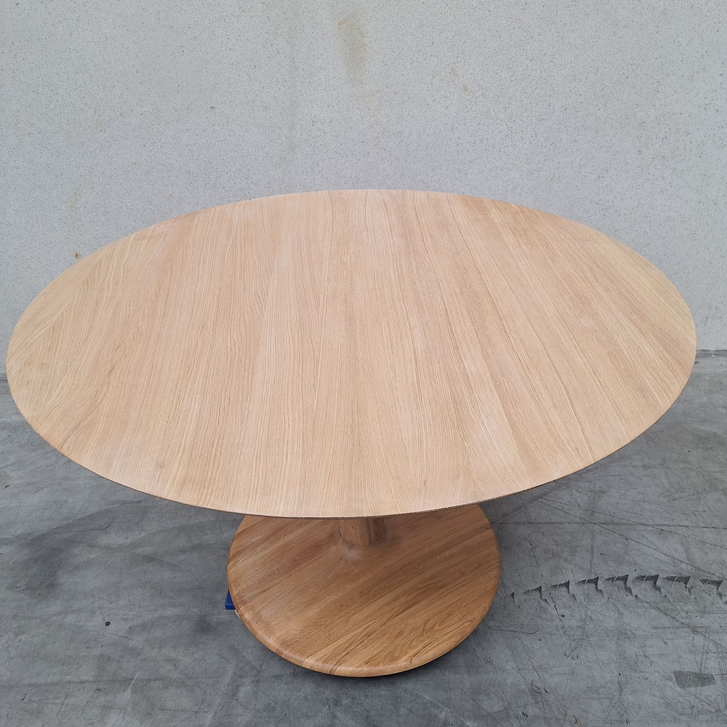 Torsion dining table - 127cm