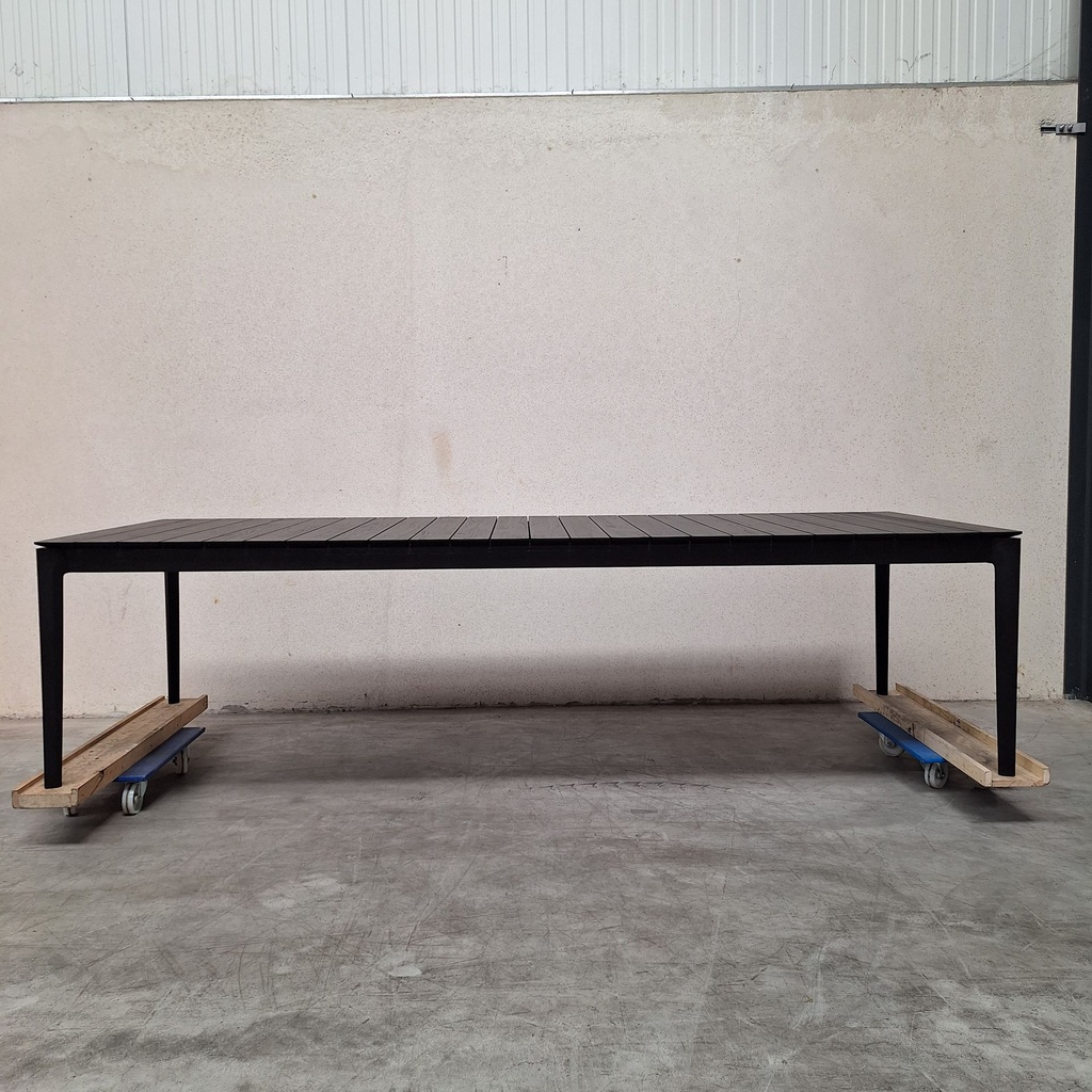 Bok outdoor dining table