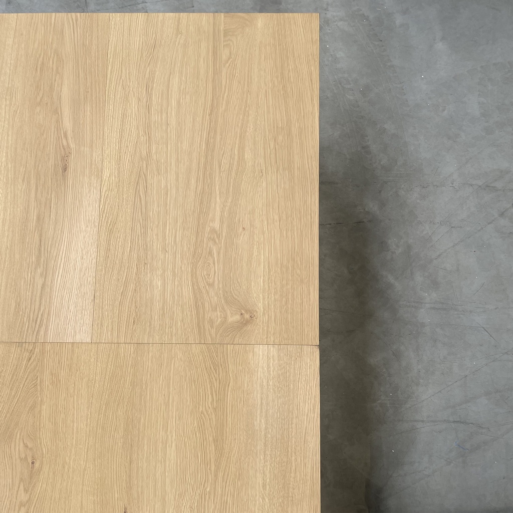 Slice extendable dining table