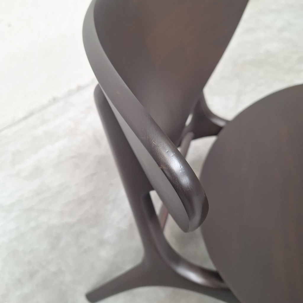 Eye lounge chair