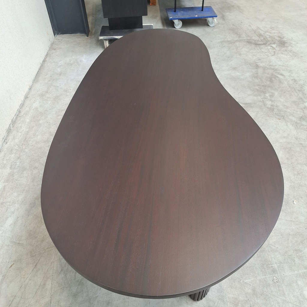 Boomerang desk