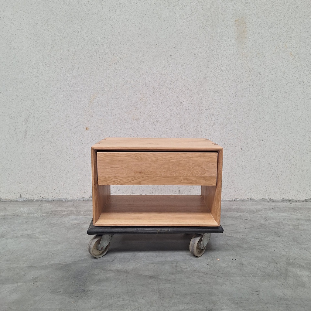 Nordic II bedside table