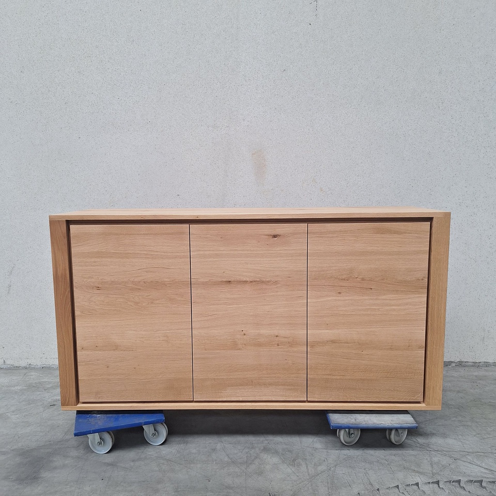 Shadow sideboard