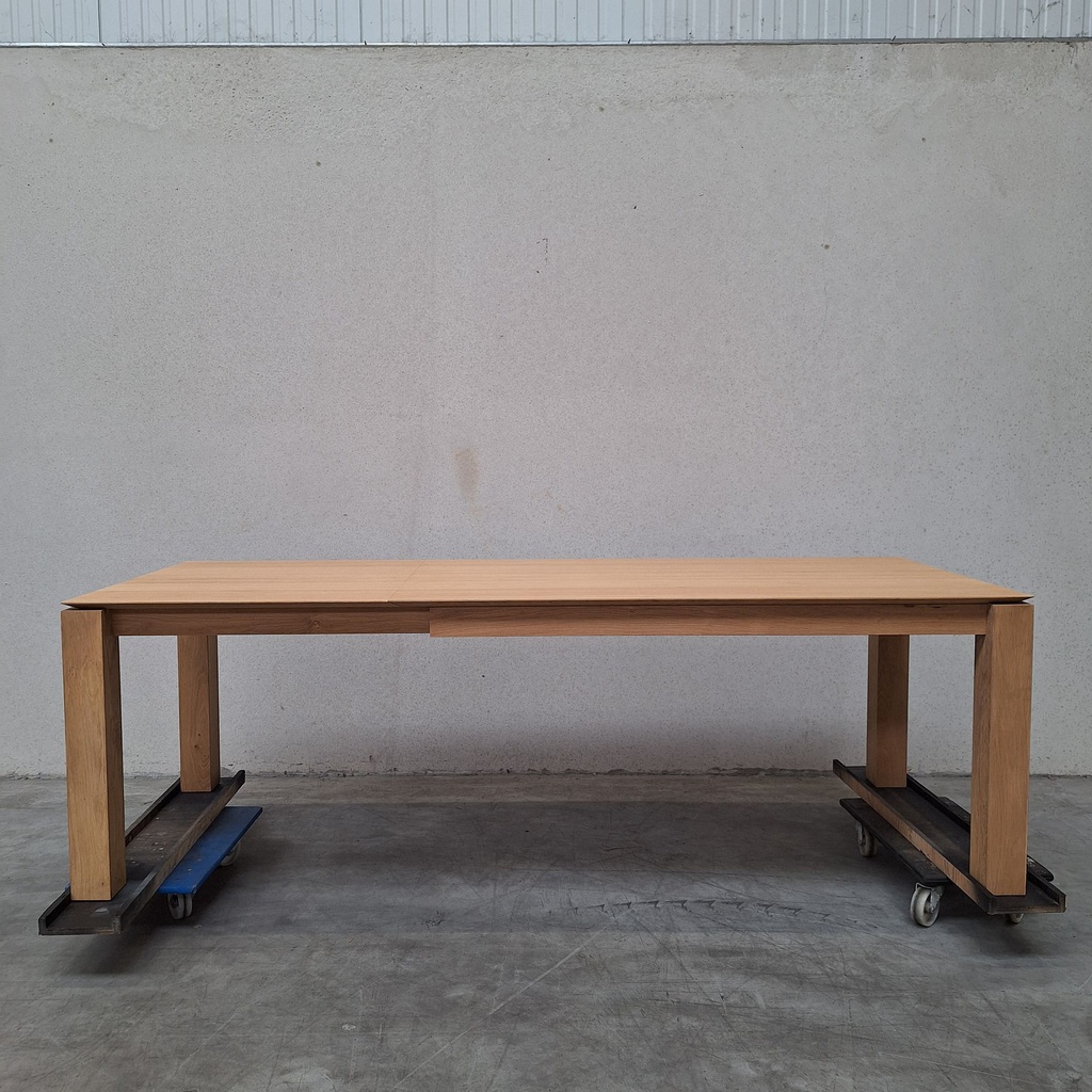 Slice extendable dining table