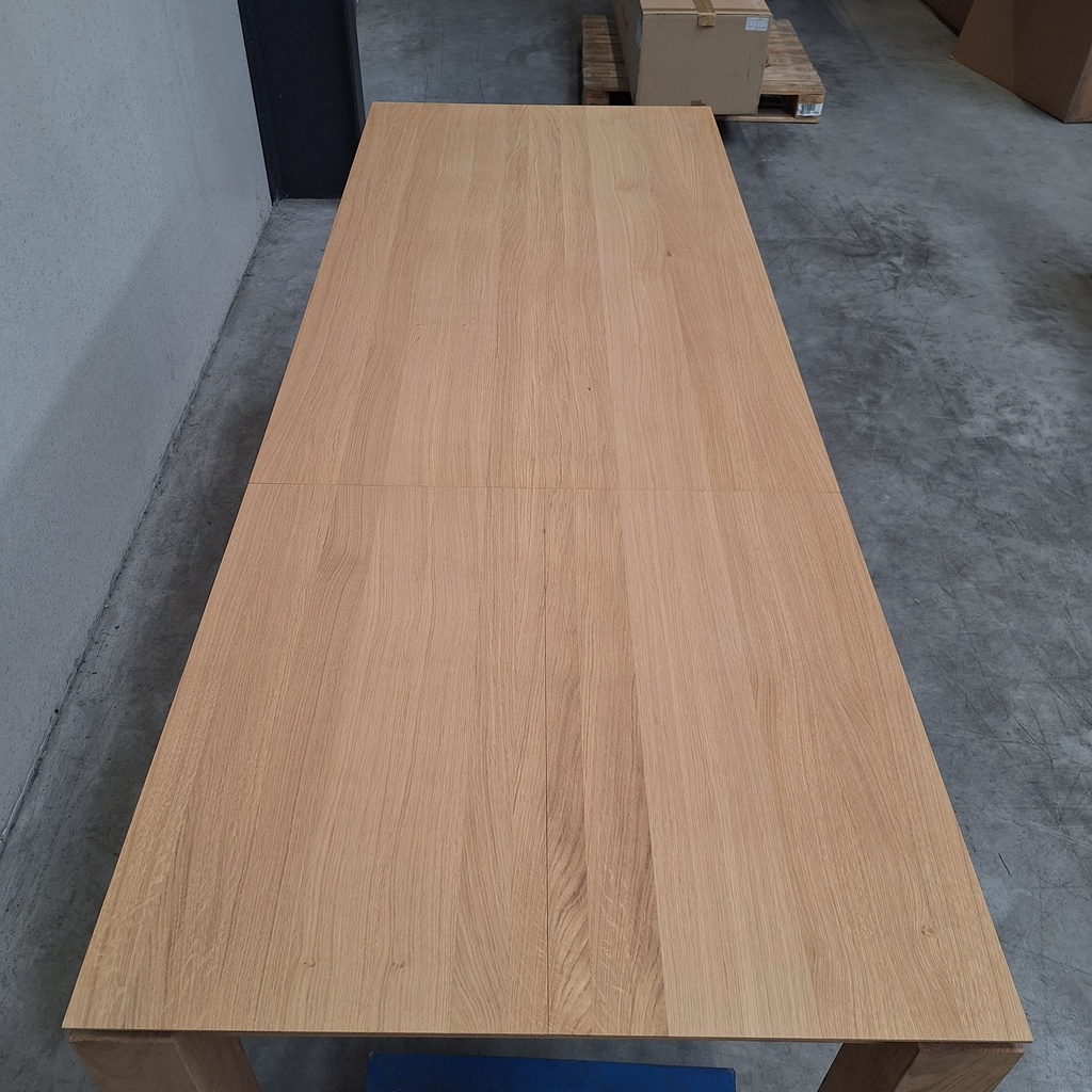 Slice extendable dining table